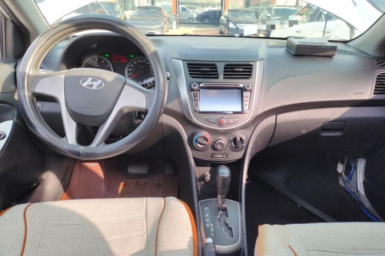 Used Hyundai Verna Ray 2014 1.4L Automatic GLX
