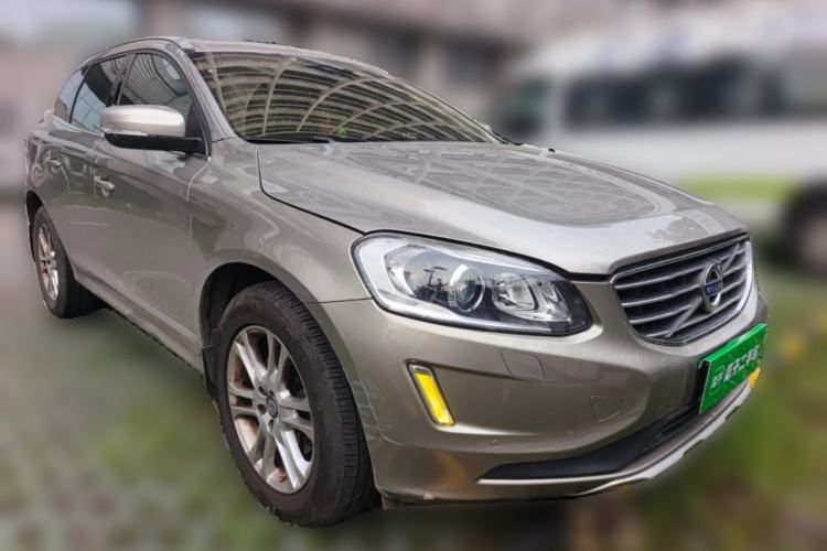 Used Volvo XC60 2016 T5 Smart Upgrade Model Front Right 45 Deg