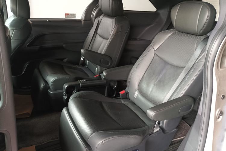 Used Toyota SIENNA 2021 2.5L Hybrid Premium Edition