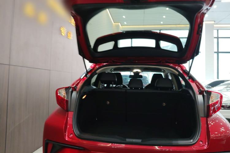 Used Toyota C-HR 2018 2.0L Leading Edition China VI Trunk