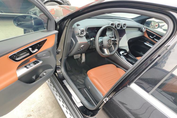 Used Mercedes-Benz GLC 2023 Facelift GLC 260 L 4MATIC Luxury Version 5 Seats Driver Seat