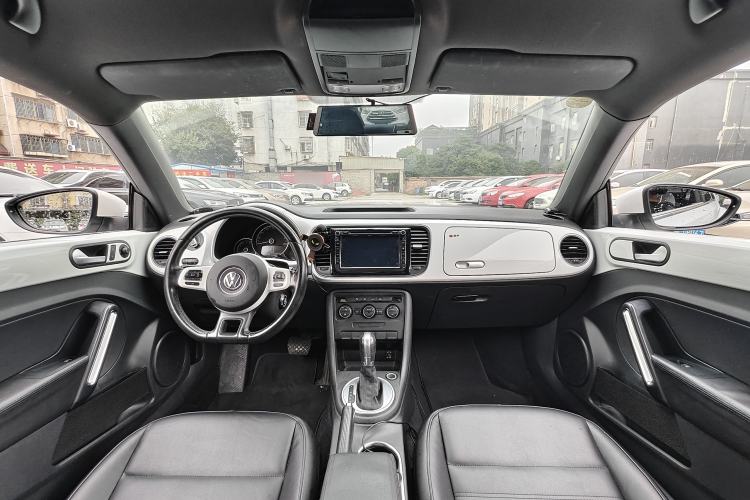 Used Volkswagen Beetle 2015 180TSI model
