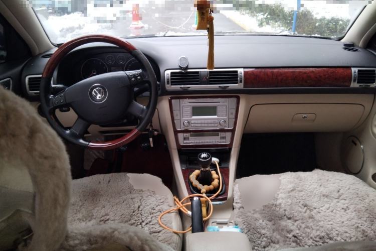 Used Volkswagen Passat 2009 1.8T Manual Luxury Model Center Console