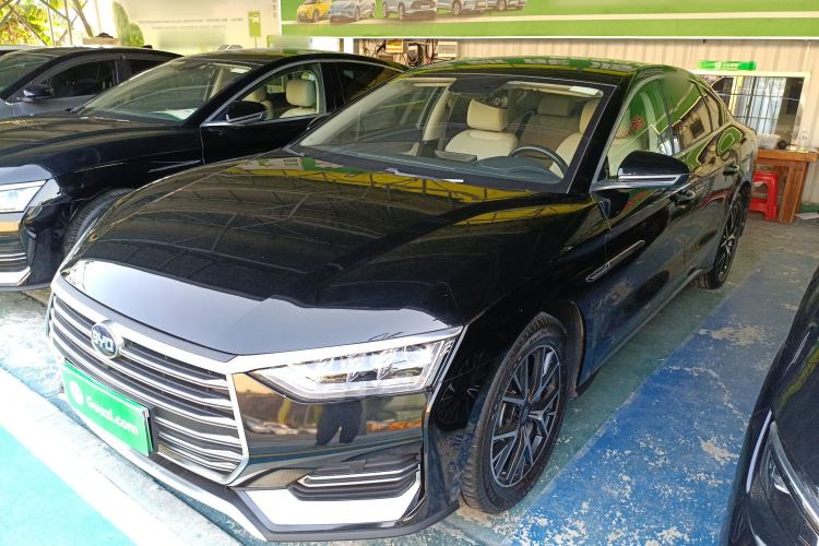 Used BYD e9 2021 Business Edition
