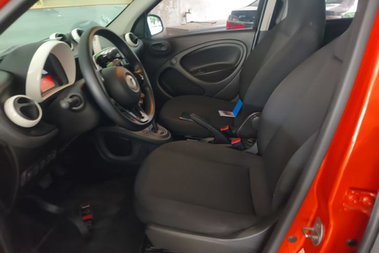 Used smart forfour 2018 1.0L 52 kW Dynamic Edition
