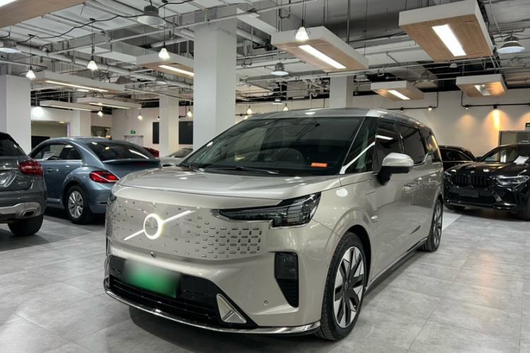 Used Volvo EM90 2025 Ultra Six-Seater