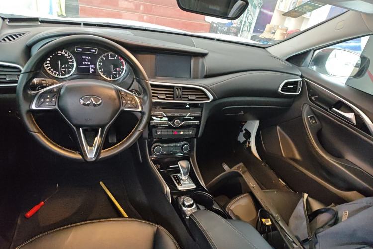 Used Infiniti QX30 2017 1.6T Two-Wheel Drive Fashion Edition Center Console