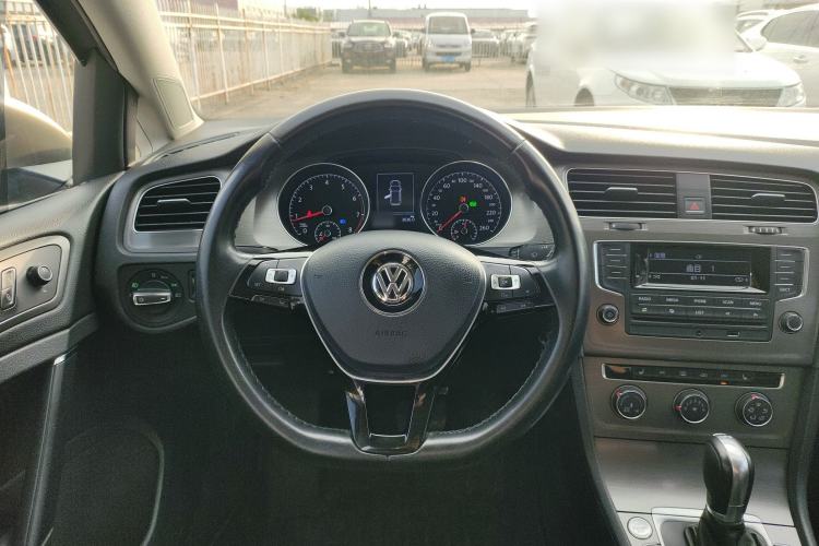 Used Volkswagen Golf 2015 1.4TSI Automatic Luxury Model Steering Wheel