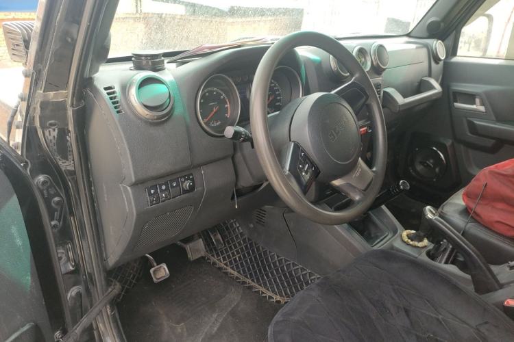 Used BAIC Off-Road BJ40 2014 2.4L Manual Exploration Edition Driver Seat