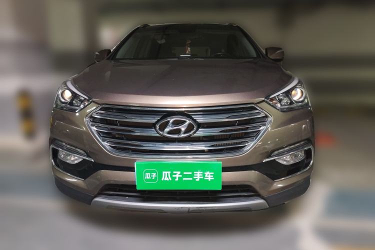 Used Hyundai Santa Fe 2017 2.0T Automatic All-Wheel Drive Smart 7-Seater Front