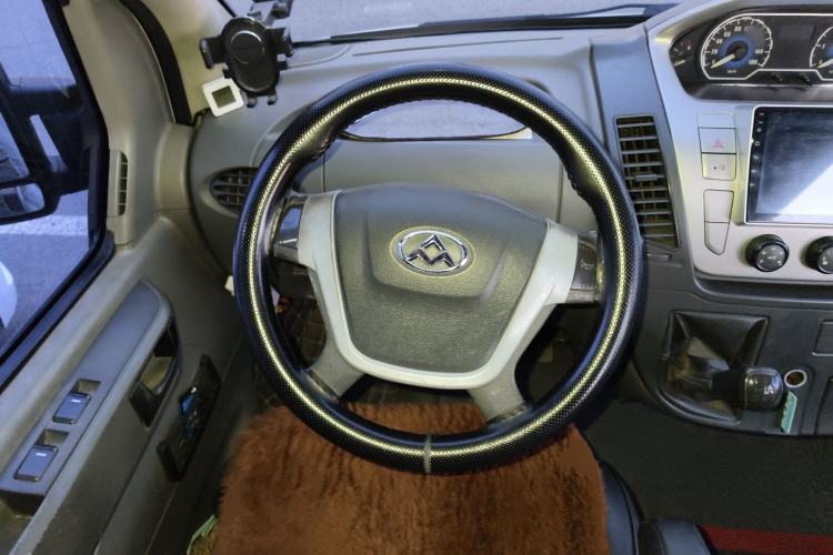 Used SAIC MAXUS Xintu V80 2014 2.5T Aotuntong Long Wheelbase Mid-Roof Model Steering Wheel