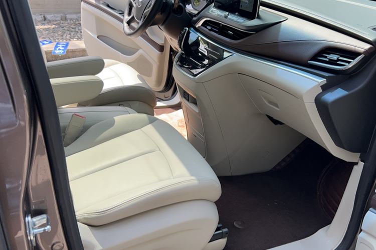 Used Buick GL8 2021 Land Cruiser Executive Class 652T Luxury Model Interior 2