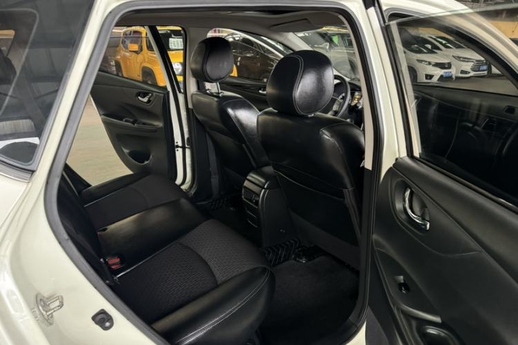 Used Nissan Tiida 2016 1.6L CVT Cool Dynamic Edition Interior 9