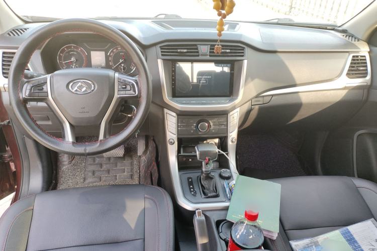 Used SAIC MAXUS T60 2017 2.0T Gasoline Automatic 4x4 High-Ride Elite Standard Cabin Center Console