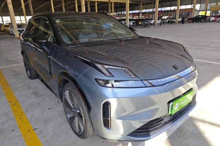 Used Lynk & Co 08 EM-P 2025 220 km All-Wheel-Drive Performance Halo
