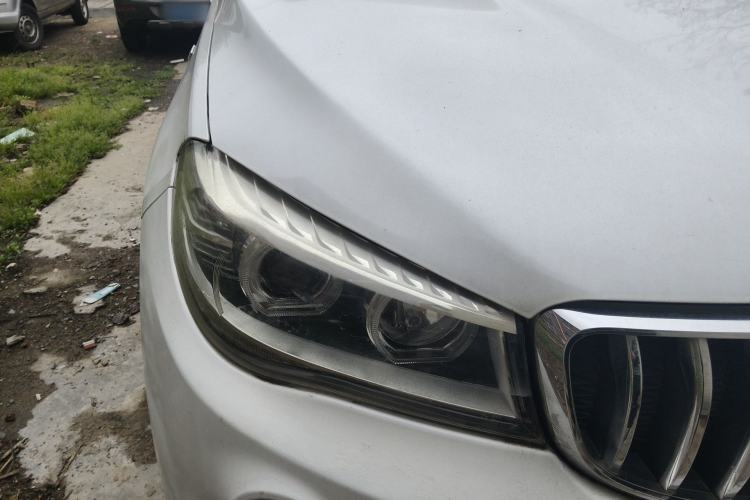 Used SWM X7 2016 1.5T Manual Luxury Edition 7 Seats Right Front Headlight