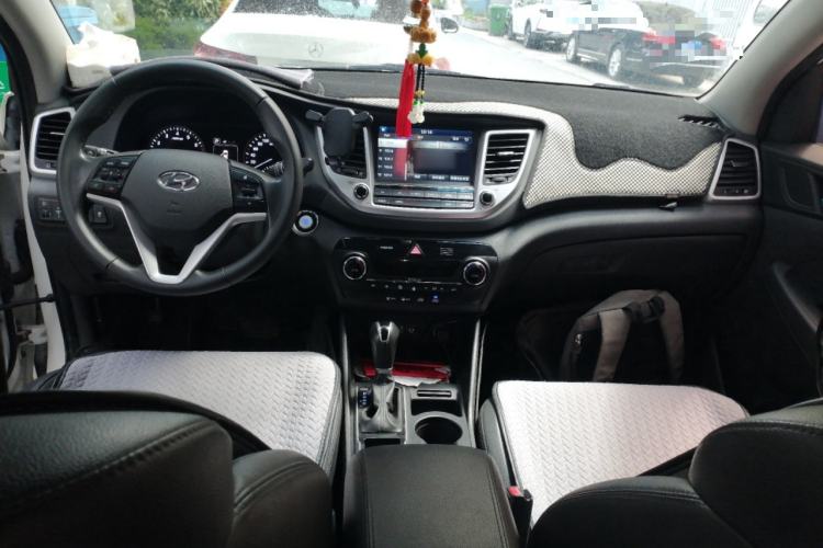 Used Hyundai Tucson 2018 1.6T Dual-Clutch Two-Wheel Drive 15th Anniversary Special Edition Center Console