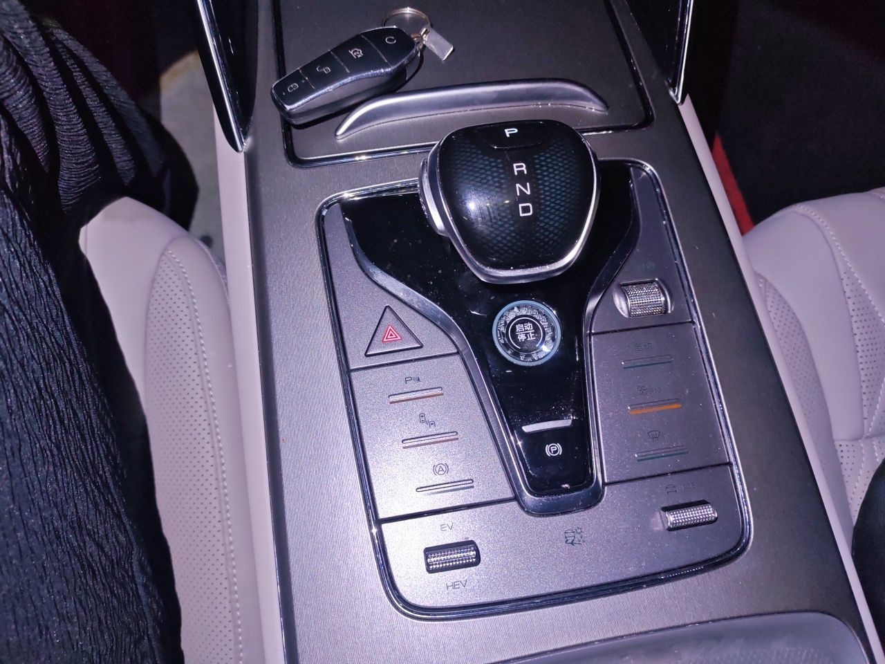 BYD Tang New Energy 2024 DM-i Glory Edition 112KM Prestige Model - Executive — снимка 13