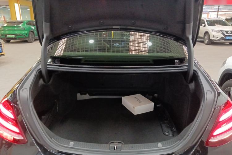 Used Mercedes-Benz E-Class 2016 E 200 L Trunk