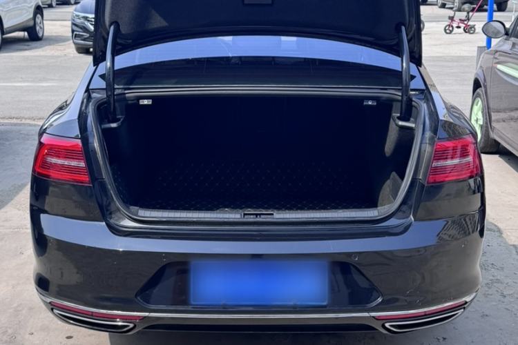 Used Volkswagen Magotan 2017 330TSI DSG Luxury Model Interior 6