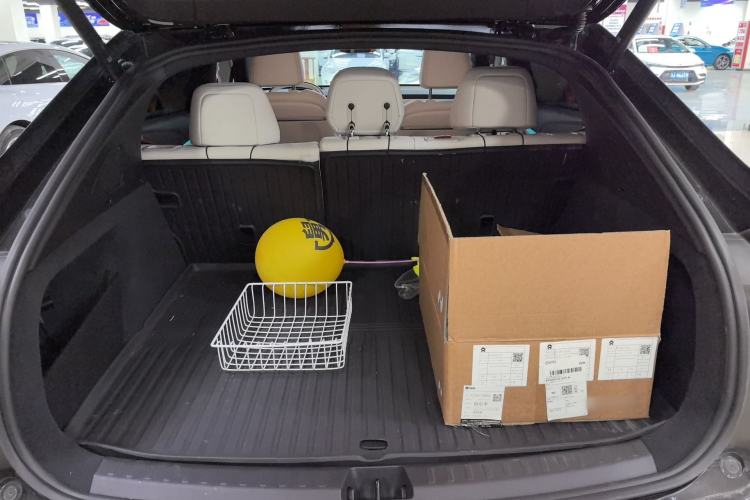 Used ONVO L60 2024 60 kWh Rear-Drive Version Trunk