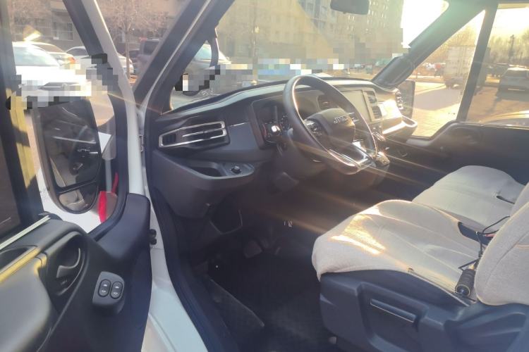 Used JMC Fushun 2023 2.0T Automatic Mid-Range High-Roof Commercial Multi-Purpose Passenger Vehicle with 6 Seats Driver Seat