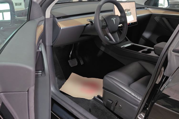 Used Tesla Model Y 2022 Long-Range All-Wheel-Drive Version