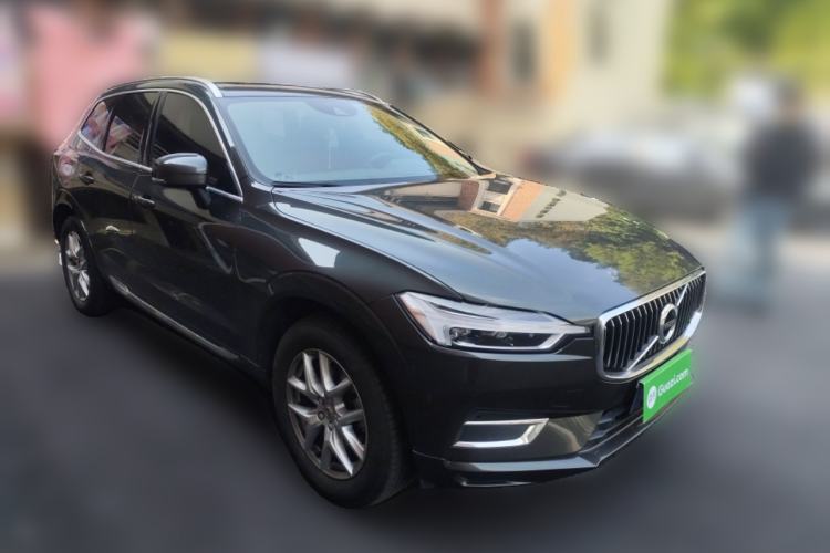 Used Volvo XC60 2020 T5 4x4 Zhiyi Luxury Edition Front Right 45 Deg