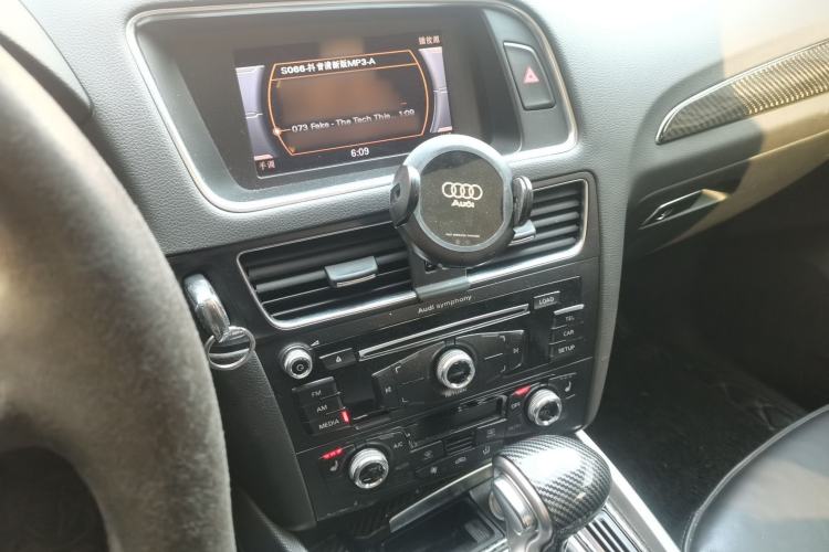 Used Audi Q5 2015 40 TFSI Technology Edition Audio And AC Panel