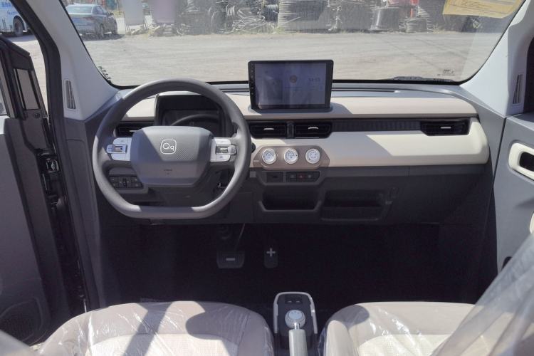 Used Chery QQ Ice Cream 2025 205km Qi Energy Version Center Console