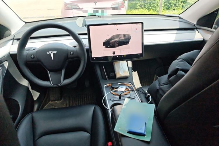 Used Tesla Model Y 2023 Long-Range All-Wheel-Drive Version
