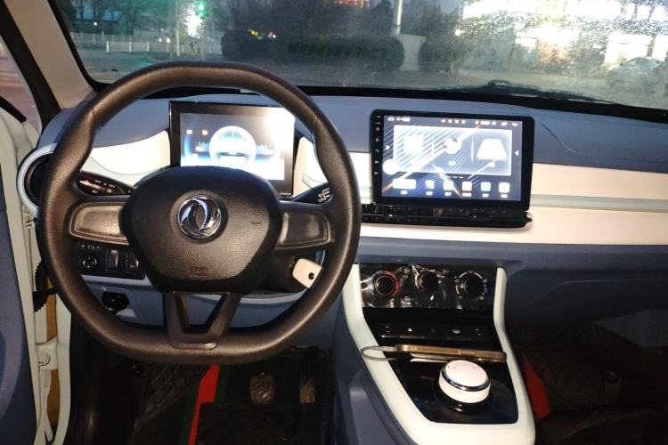 Used Dongfeng NAMMI BOX 2022 Revised Light Wind Edition 201 km Standard Version
