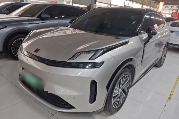 Used Lynk & Co 08 EM-P 2025 220 km All-Wheel-Drive Performance Halo