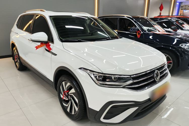 Used Volkswagen Tiguan L 2023 330TSI Automatic Two-Wheel Drive Smart Edition Front Right 45 Deg