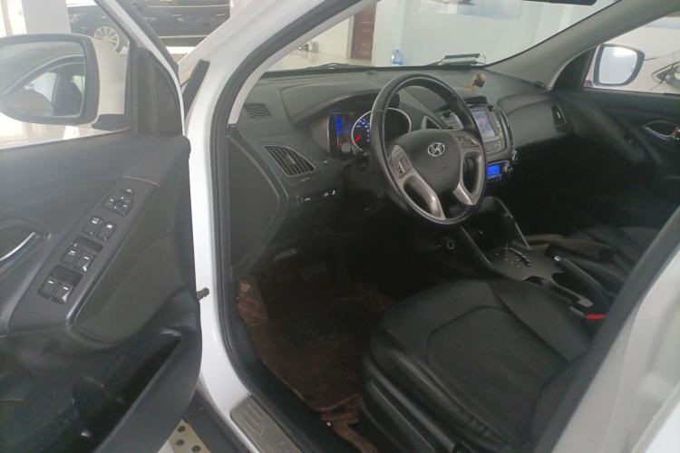 Used Hyundai ix35 2015 2.0L Automatic 2WD Smart Type China IV