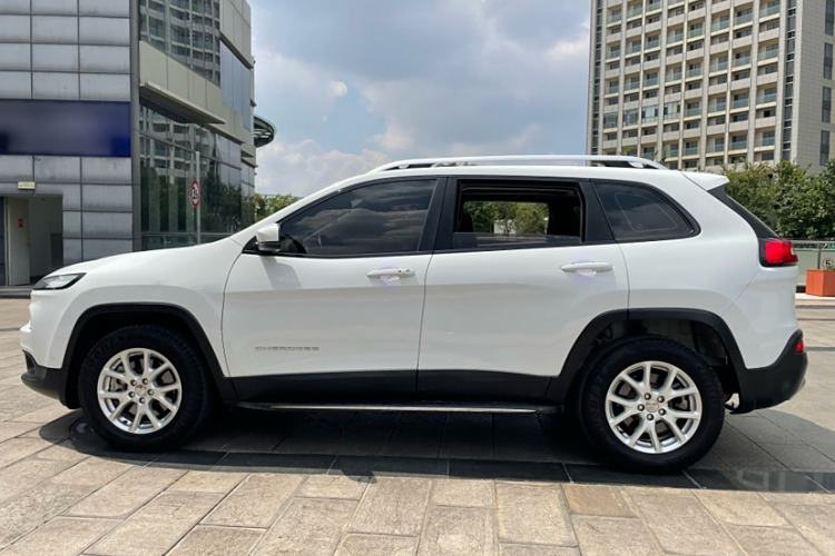 Used Jeep Cherokee 2016 2.4L Professional Smart Version