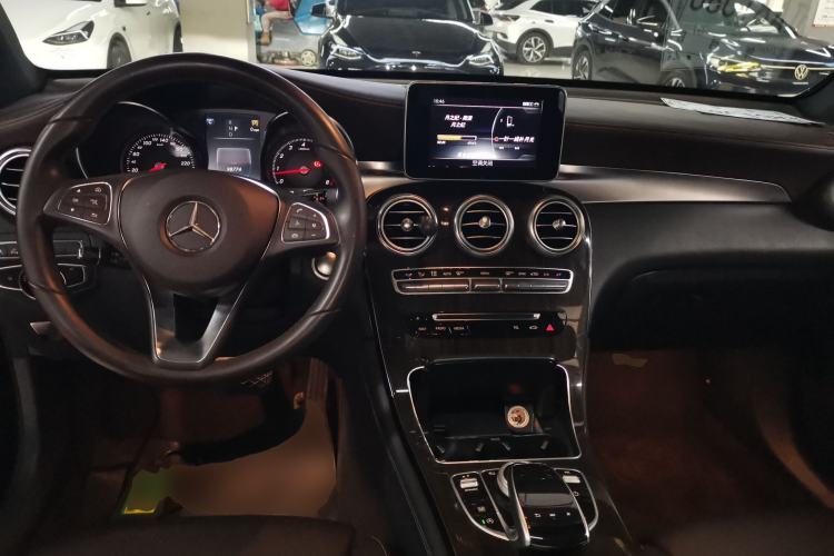 Used Mercedes-Benz GLC 2017 GLC 260 4MATIC Luxury Model Center Console
