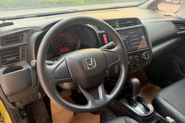 Used Honda Fit 2014 1.5L LX CVT Comfort Model Interior 2