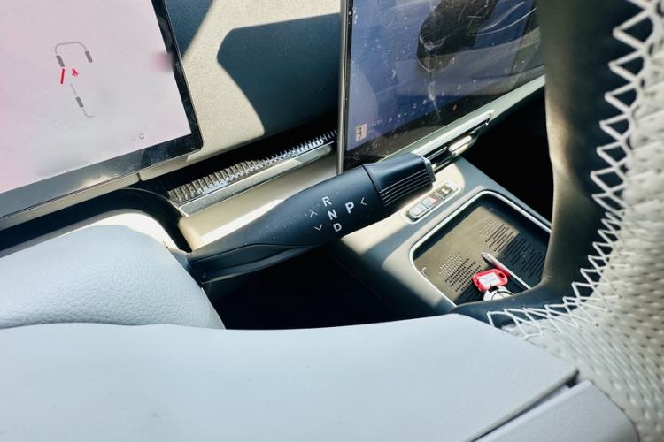 Used VOYAH Dream 2025 PHEV Four-Wheel-Drive Flagship Kunpeng Edition
