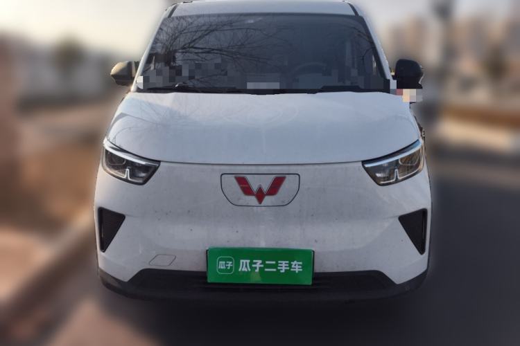 Used Wuling Yangguang 2024 300KM Comfort Version Passenger Van 75kW
