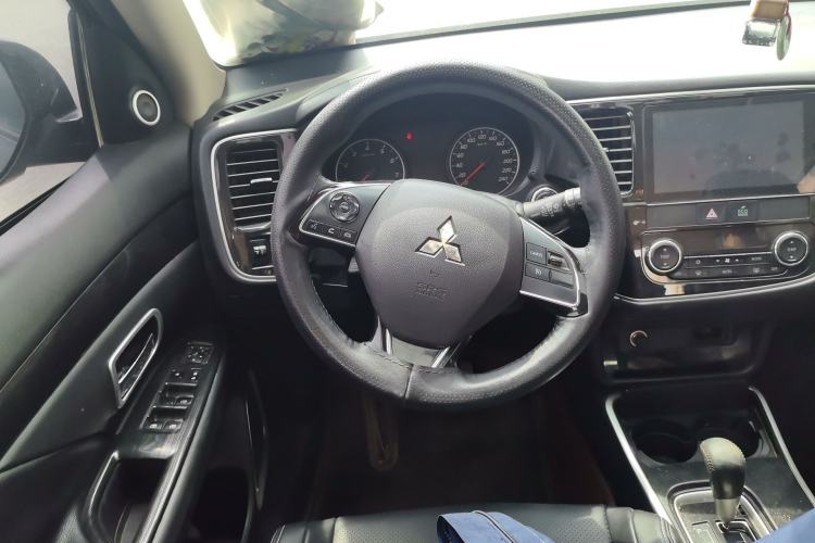 Used Mitsubishi Outlander 2018 2.0L Two-Wheel Drive Glory Edition 5 Seats