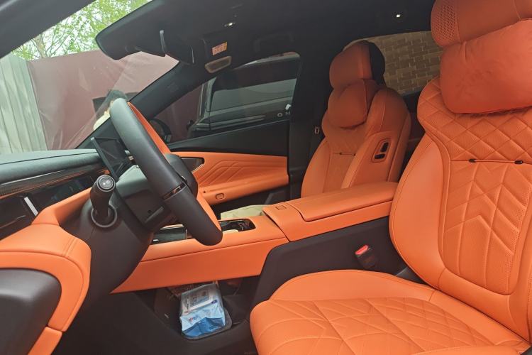 Used Lynk & Co 10 EM-P 2025 Model 240 Four-Wheel Drive Ultra Left Front Seat