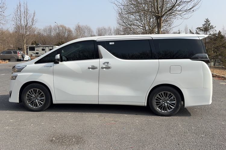 Used Toyota Vellfire 2023 Crown Dual-Engine 2.5L HV Prestige Edition

