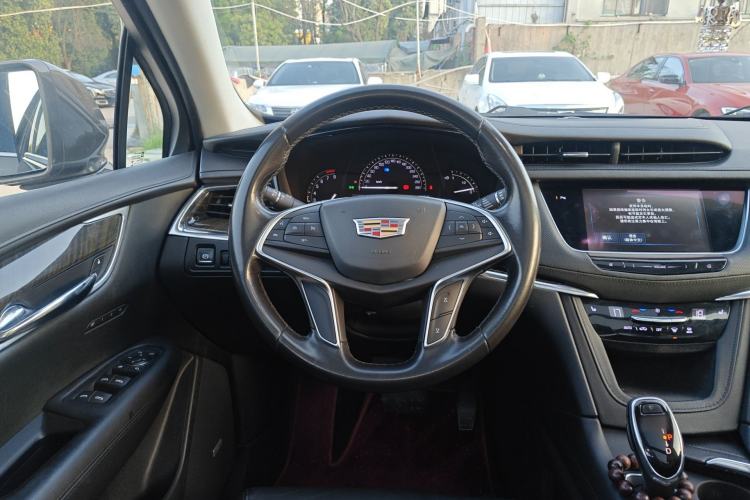 Used Cadillac XT5 2016 25T Luxury Model Steering Wheel