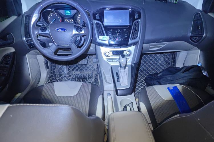 Used Ford Focus 2012 Sedan 1.6L Automatic Fashion Edition
