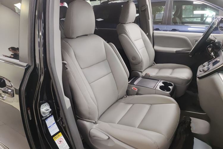 Used Toyota SIENNA 2017 3.5L Four-Wheel Drive LE Trim 7 Seats – U.S. Specification
