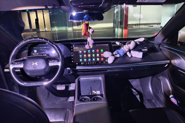 Used XPeng P7 2023 P7i 610 Max Performance Edition Center Console