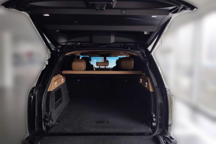 Used Land Rover Range 2024 3.0 L6 400 PS Extended Luxury Edition Trunk