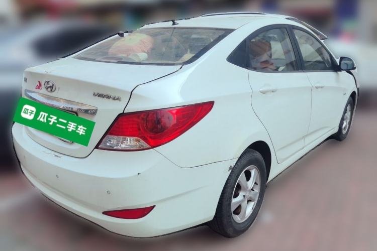 Used Hyundai Verna (older generation) 2010 Sedan 1.4L Manual Luxury GLS Trim Rear Right 45 Deg
