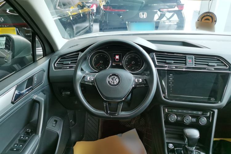 Used Volkswagen Tiguan L 2020 330TSI Automatic Two-Wheel Drive Smart Luxury Edition China VI Standard Steering Wheel